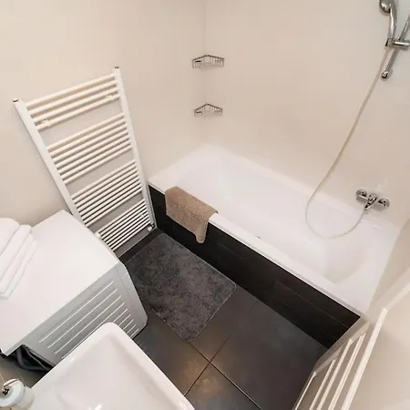 Luxurious And Chic Duplex 2 Bed Apartamento