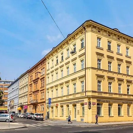 Luxurious And Chic Duplex 2 Bed Apartment