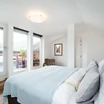 Luxurious And Chic Duplex 2 Bed Apartment